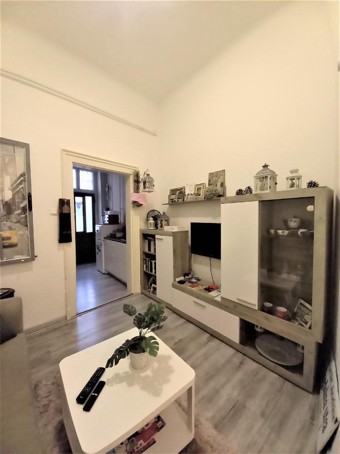 Imadnivalo Apartman Kozponti Helyen Apartment