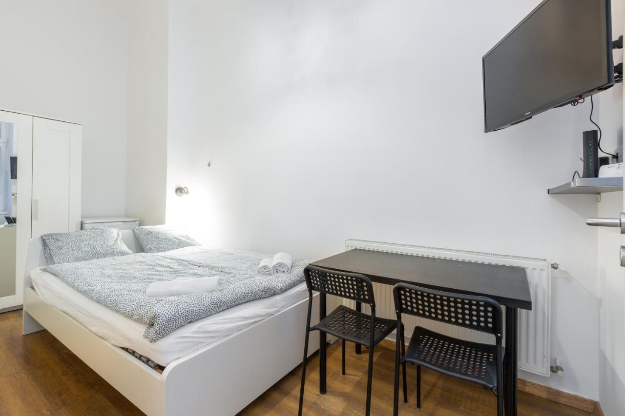 Nepszinhaz 16 Tiny Budapest
