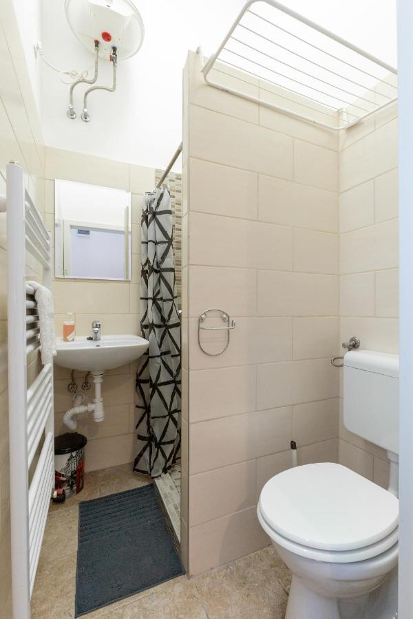 Nepszinhaz 16 Tiny Apartment