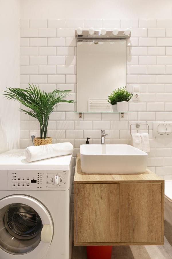 Apartment Red Dot Two - New Unit In The Heart Of Party Town *