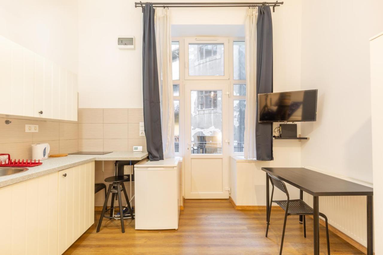 Nepszinhaz 16 Tiny Budapest