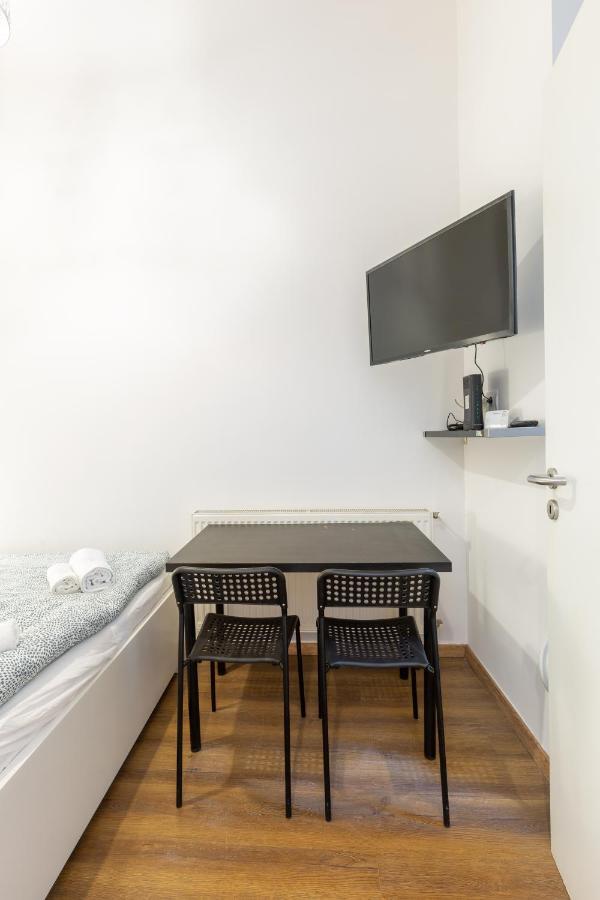 Nepszinhaz 16 Tiny * Budapešť