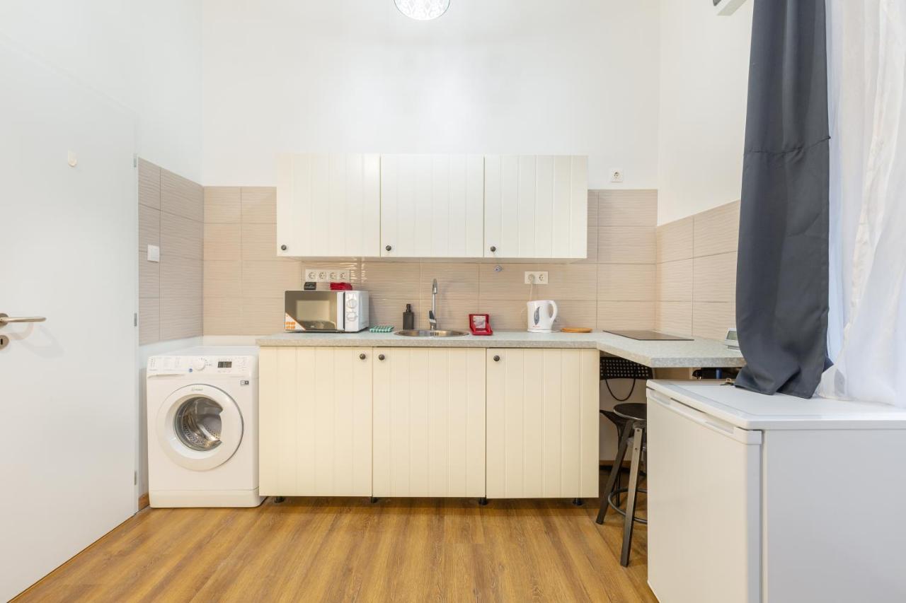 Nepszinhaz 16 Tiny Budapešť