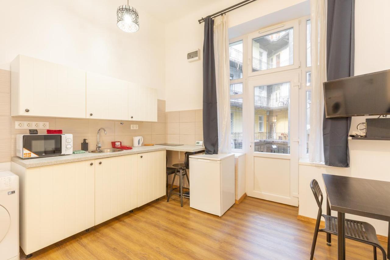 Nepszinhaz 16 Tiny Apartment
