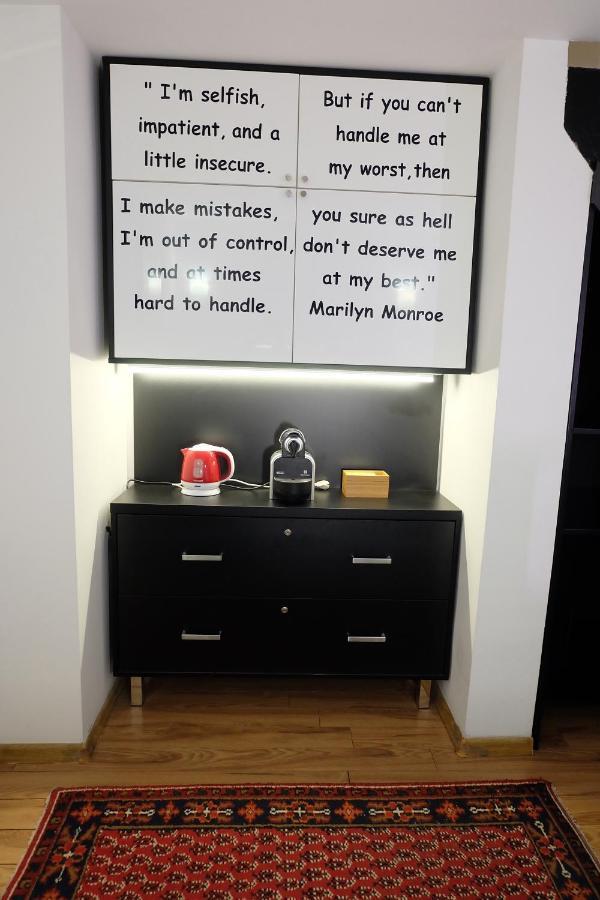 Apartment Art & Design *