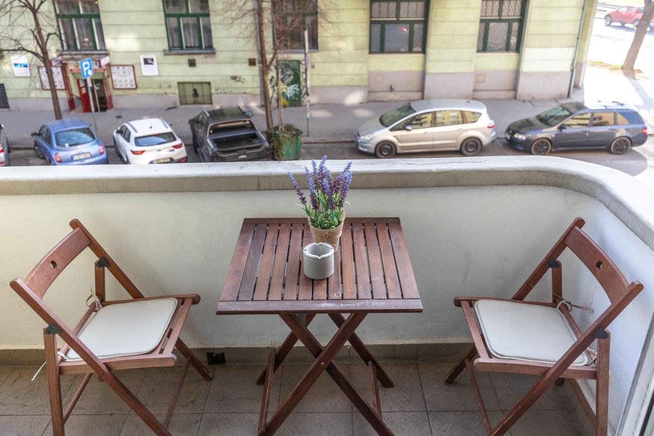 Riverside Balcony With View To Danube *