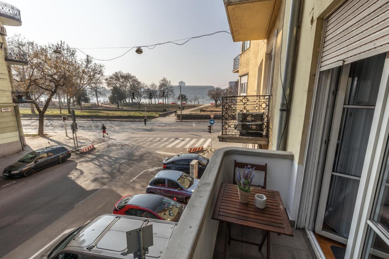 Riverside Balcony With View To Danube Appartement