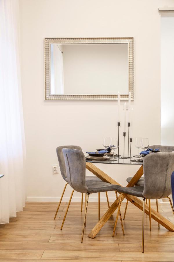 Stylish Luxury By Anna Apartment