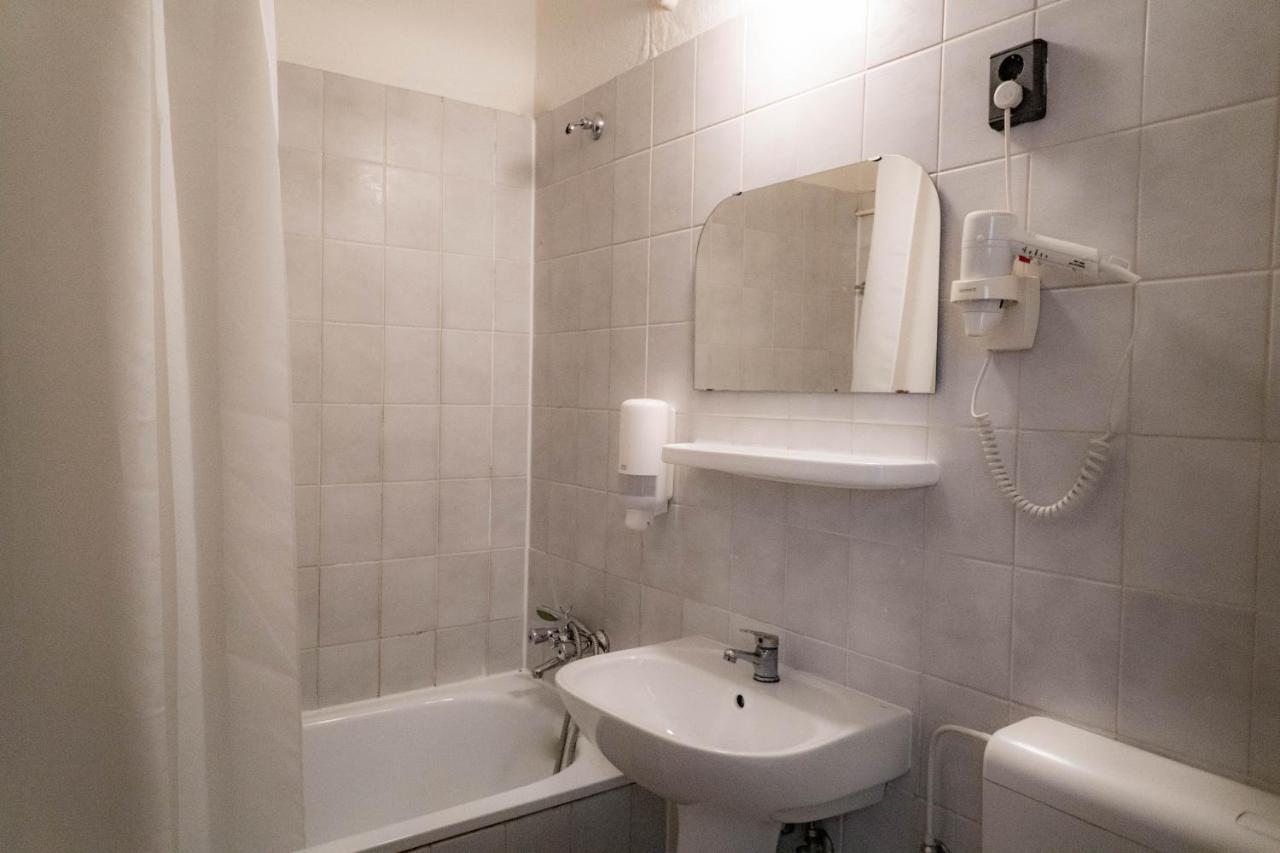 Hostal Equity Point *