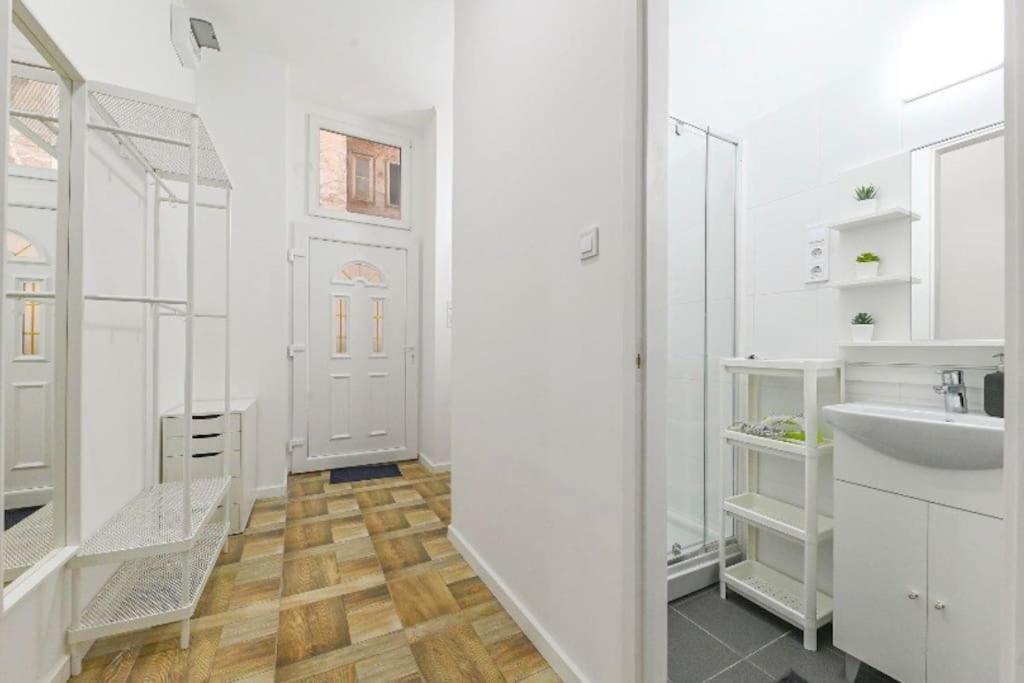 2 Bedroom Flat In Damjanich Str., Hirsch Appartement *