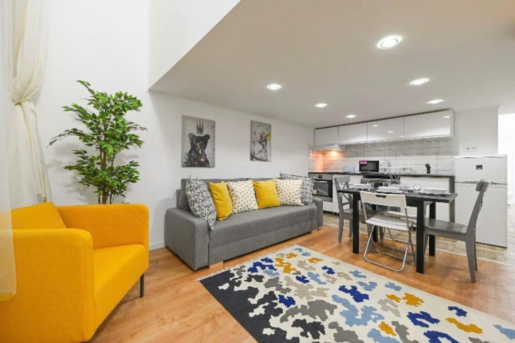 2 Bedroom Flat In Damjanich Str., Hirsch Appartement