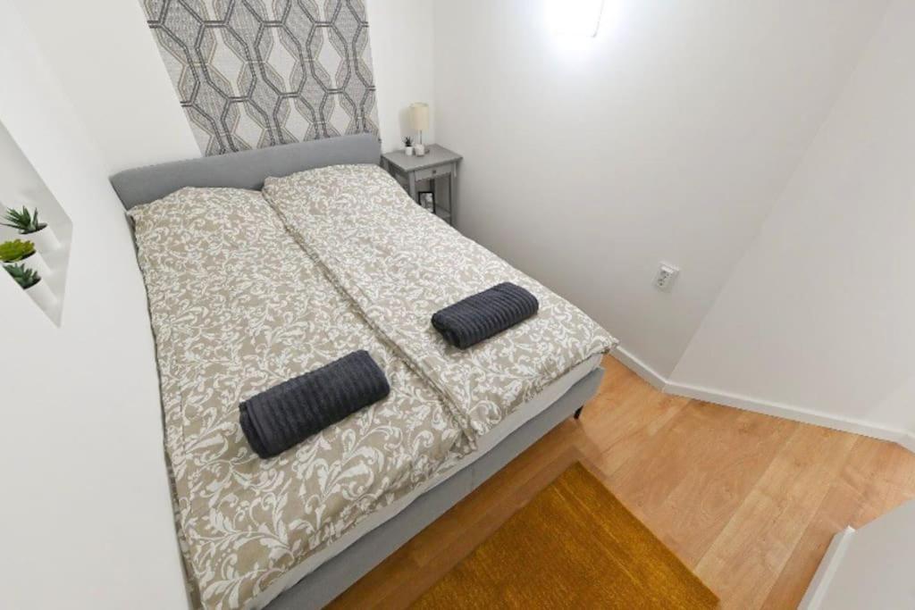 2 Bedroom Flat In Damjanich Str., Hirsch Boedapest