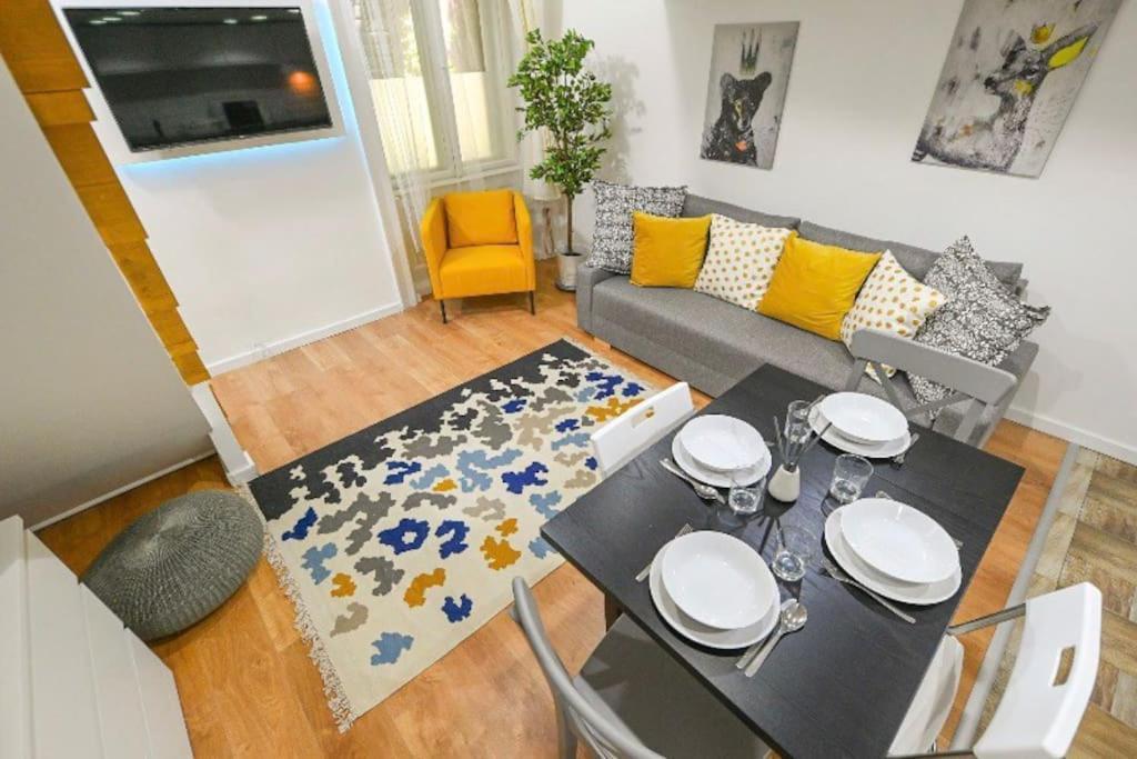 2 Bedroom Flat In Damjanich Str., Hirsch Appartement *