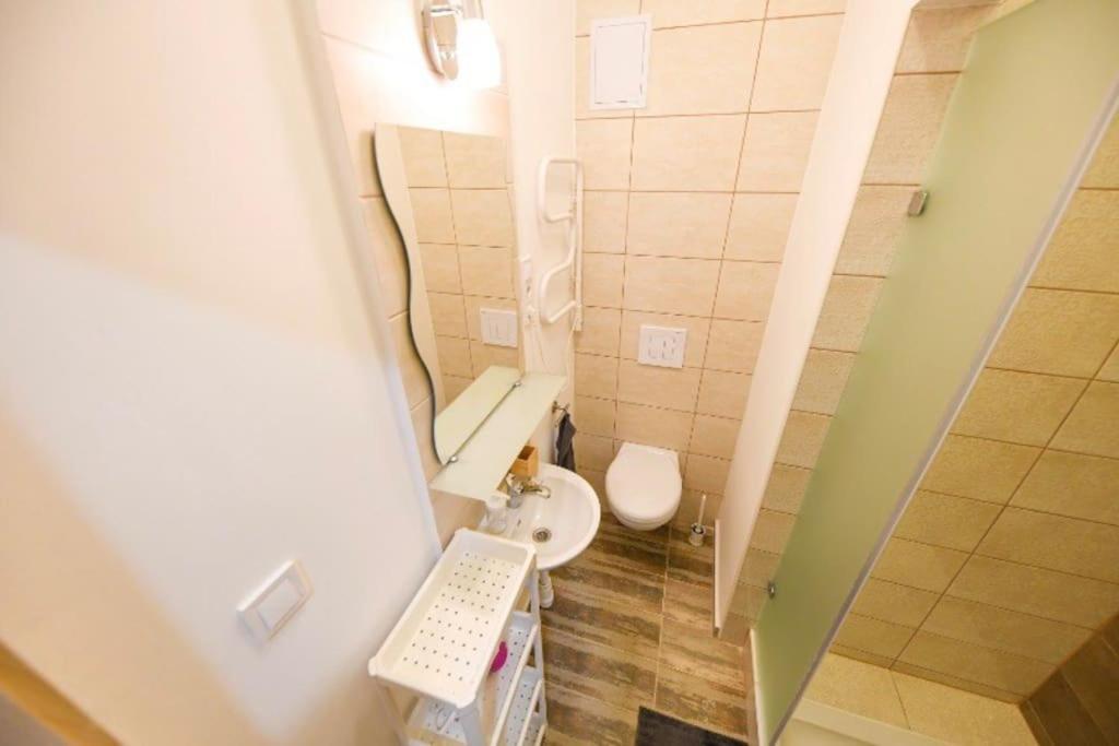 Appartement 1 Bedroom Flat In Nyar Str., Boedapest