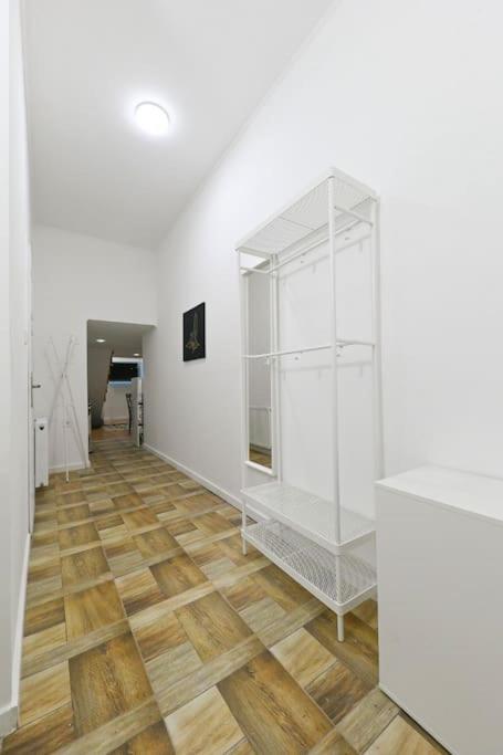 Appartement 2 Bedroom Flat In Damjanich Str., Hirsch *