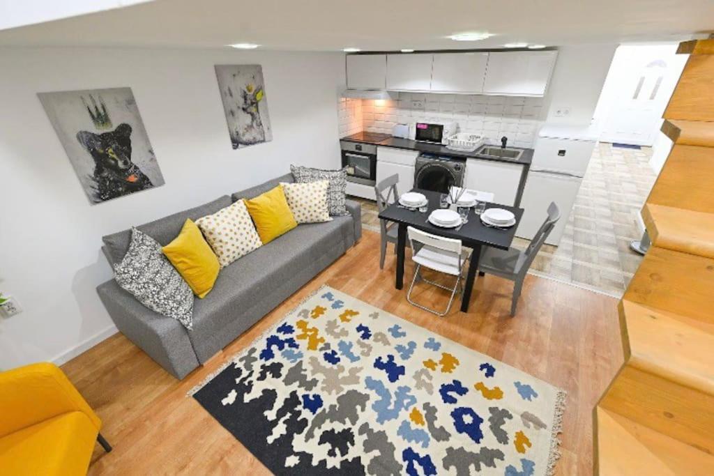 2 Bedroom Flat In Damjanich Str., Hirsch Appartement