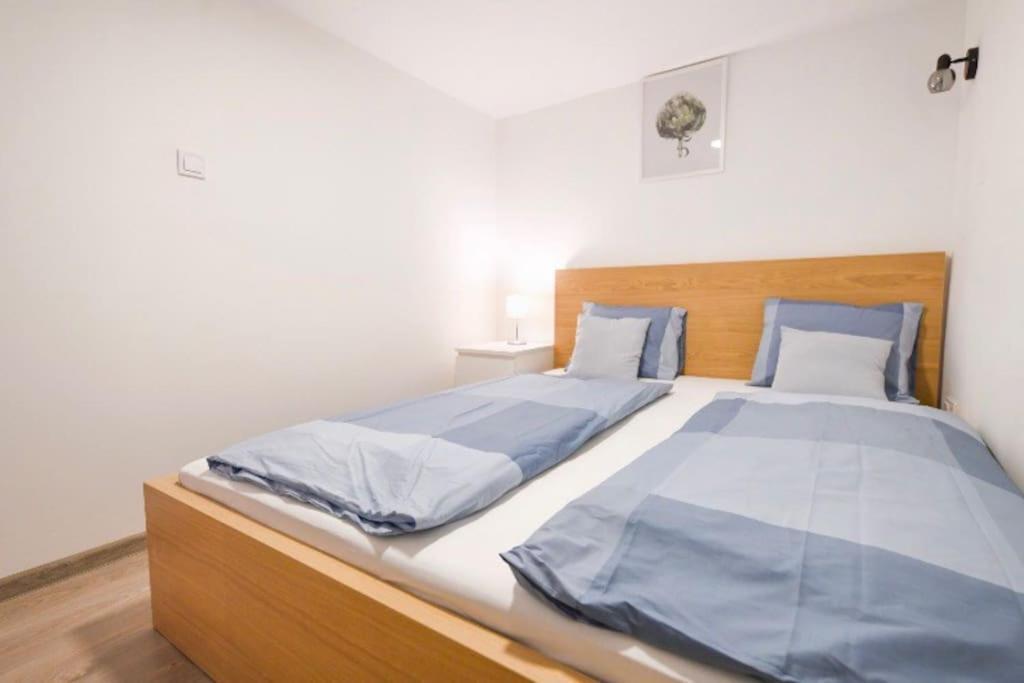 2 Bedroom Flat In Nyar Str., Boutique