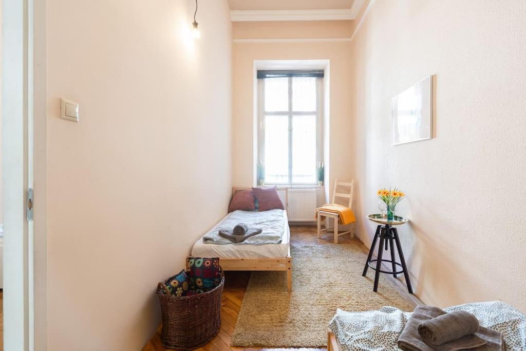 Free Parking Chain Bridge 4ppl, 2bdrm, Wifi, Smart Tv, Ac Budapest
