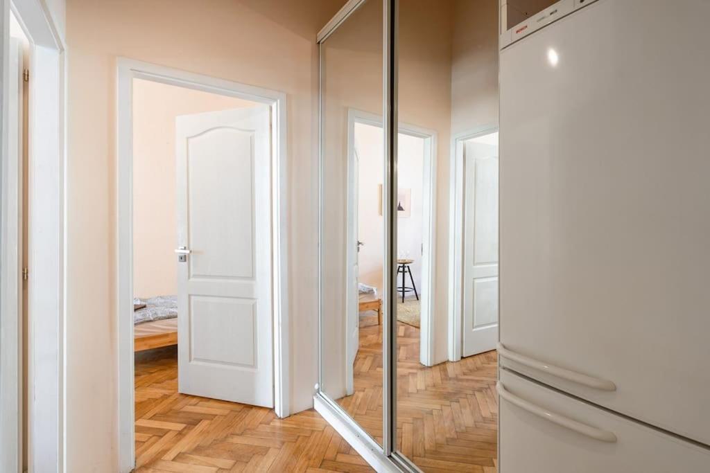Free Parking Chain Bridge 4ppl, 2bdrm, Wifi, Smart Tv, Ac Lejlighed