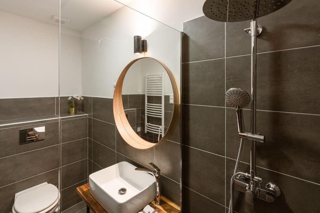 Apartmán Free Parking Chain Bridge 4ppl, 2bdrm, Wifi, Smart Tv, Ac *