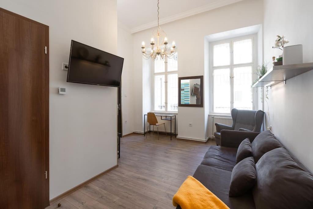 Free Parking Chain Bridge 4ppl, 2bdrm, Wifi, Smart Tv, Ac * Budapest