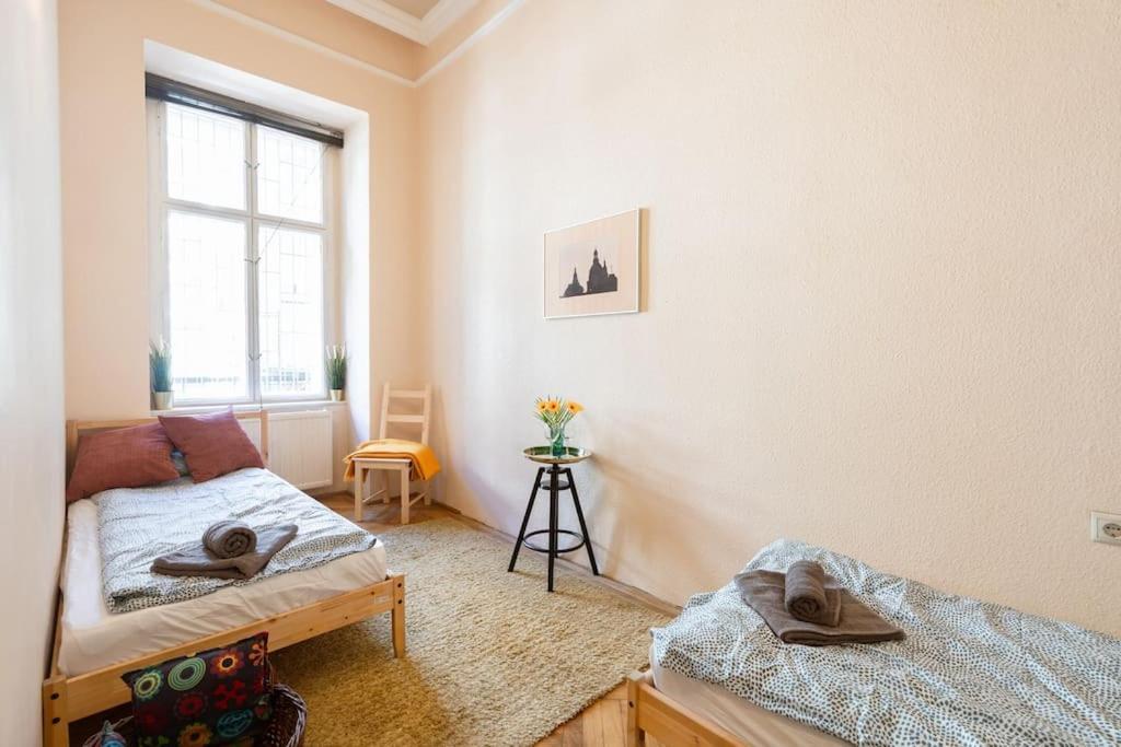 Free Parking Chain Bridge 4ppl, 2bdrm, Wifi, Smart Tv, Ac *