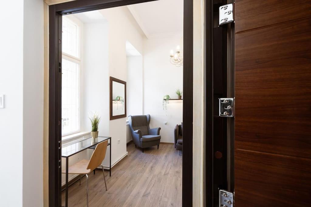 Free Parking Chain Bridge 4ppl, 2bdrm, Wifi, Smart Tv, Ac * Budapest