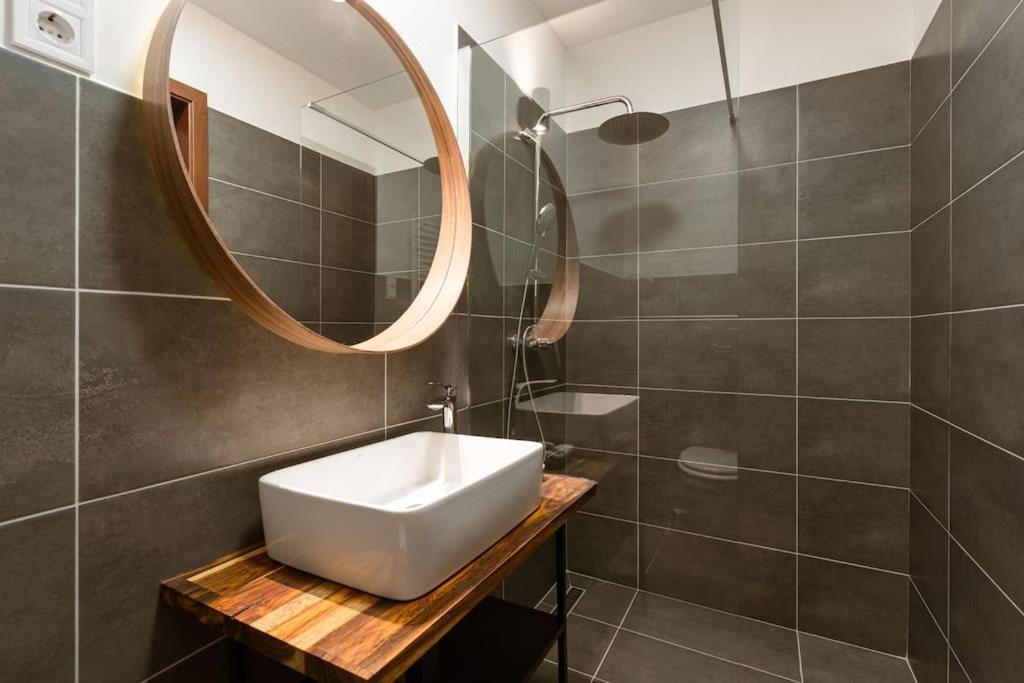 Free Parking Chain Bridge 4ppl, 2bdrm, Wifi, Smart Tv, Ac Apartamento