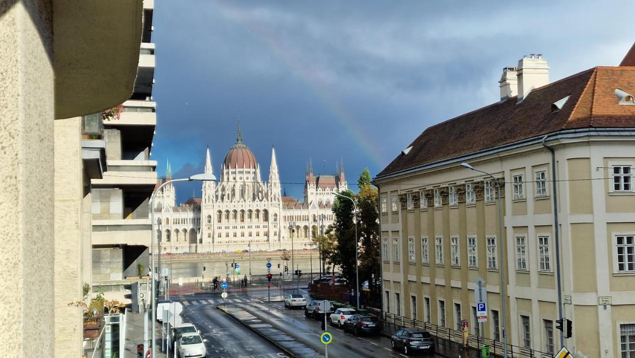 Parliament View * Boedapest