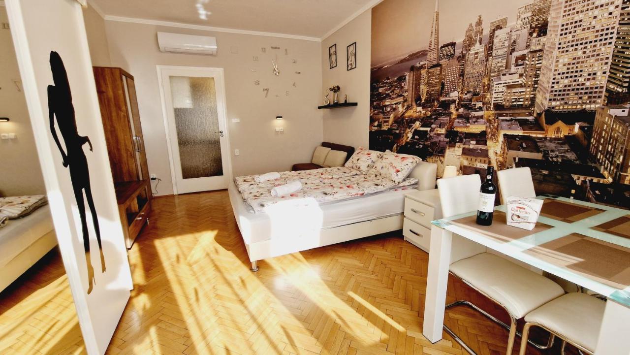 Parliament View Apartment *