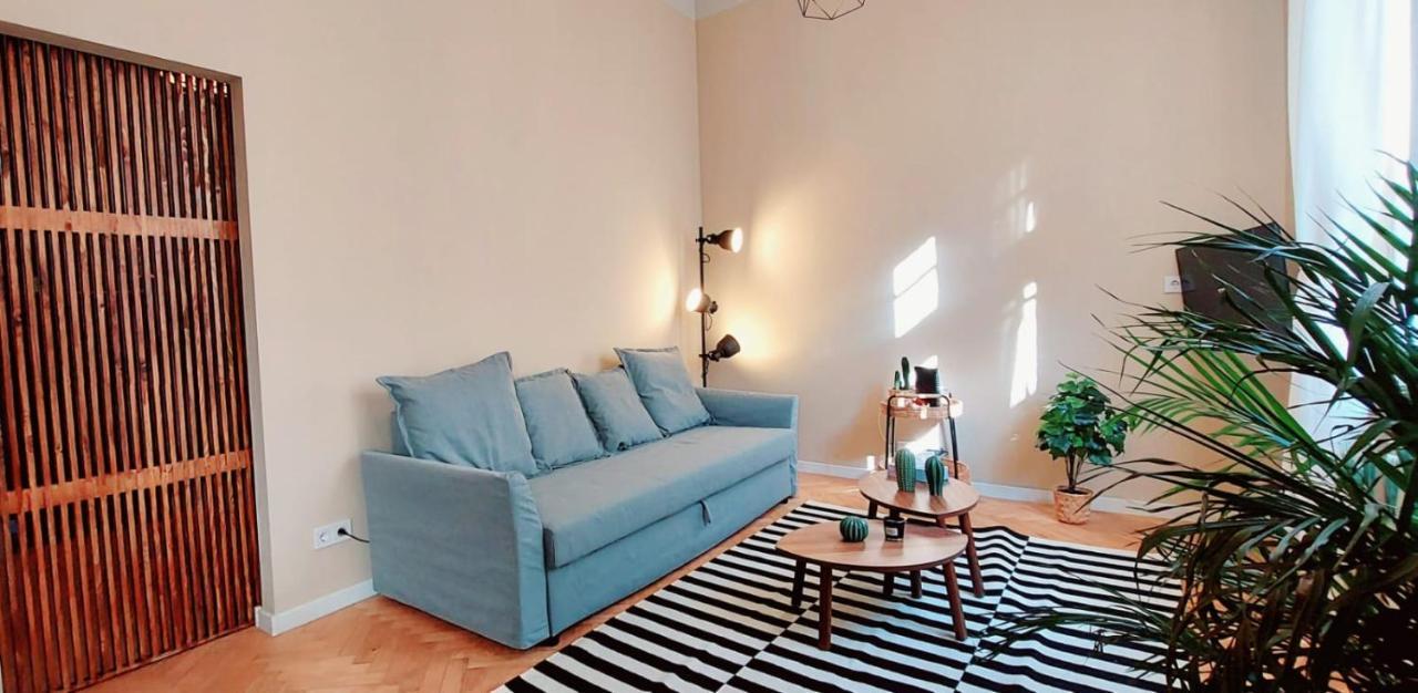 A+ Downtown Akacfa Apartment *