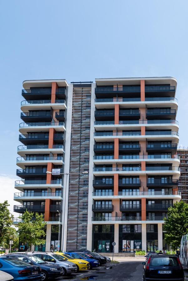 Sweet , 30sqm Studio, Free Private Parking, Mountain View, Balcony, 20 Min From Downtown Appartement Boedapest