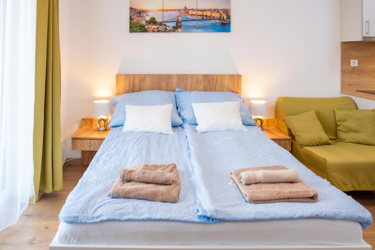 Appartement Sweet , 30sqm Studio, Free Private Parking, Mountain View, Balcony, 20 Min From Downtown Boedapest