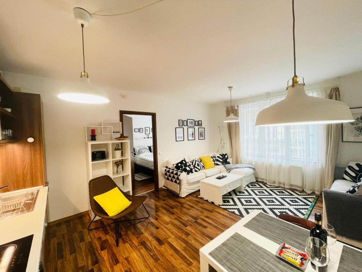 Peony Szekely Mihaly - Free Garage Apartment *