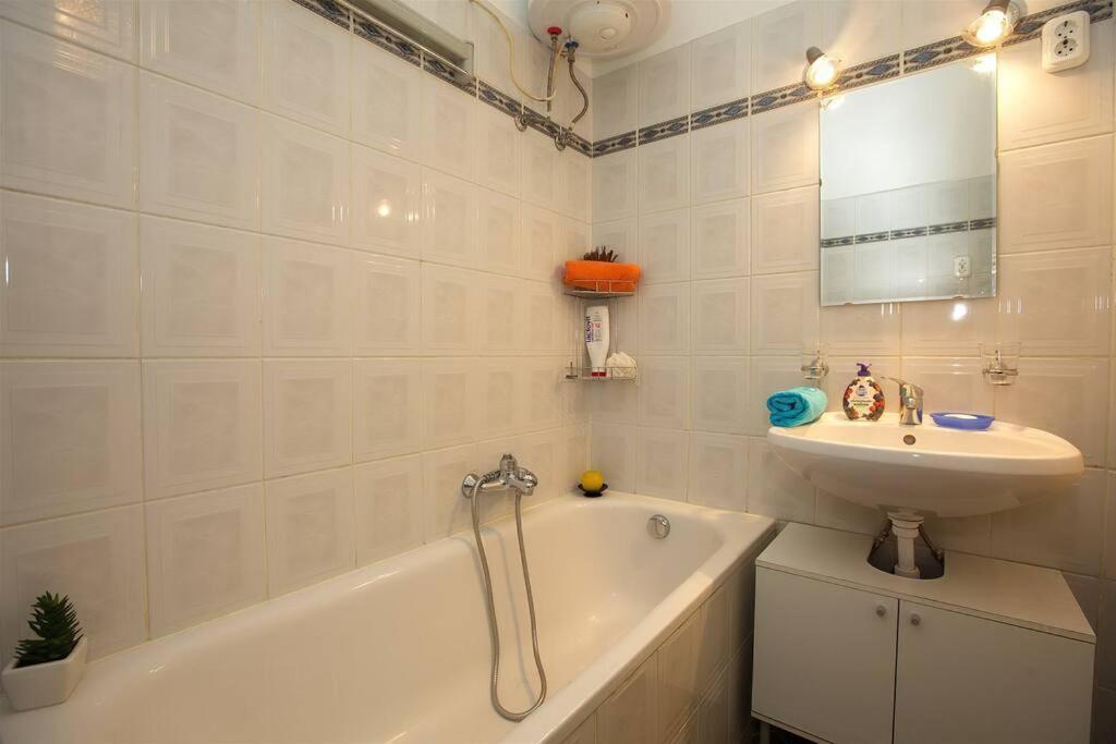 Charming Studio At The Danube Apartment