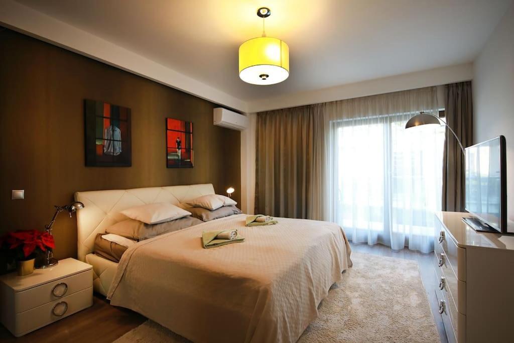 360 Panorama • Rooftop Jacuzzi • Downtown Luxury Apartment