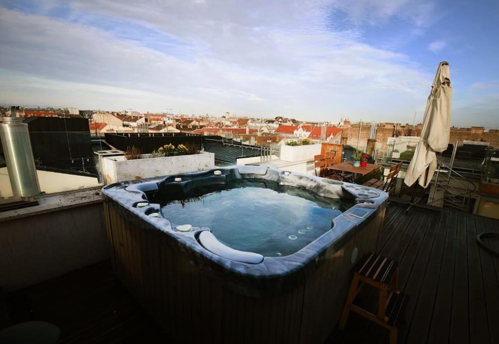360 Panorama • Rooftop Jacuzzi • Downtown Luxury