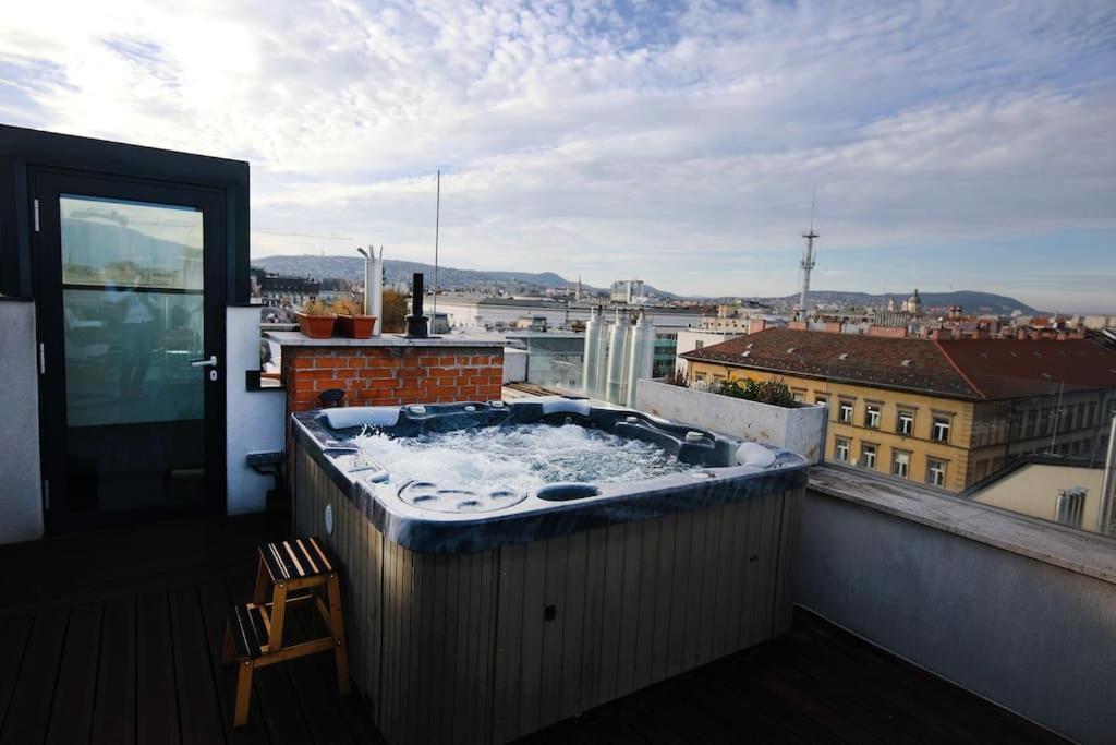 360 Panorama • Rooftop Jacuzzi • Downtown Luxury Appartamento Budapest