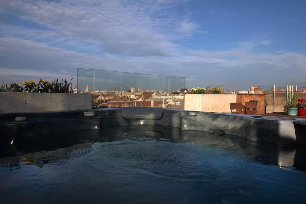 360 Panorama • Rooftop Jacuzzi • Downtown Luxury Budapest