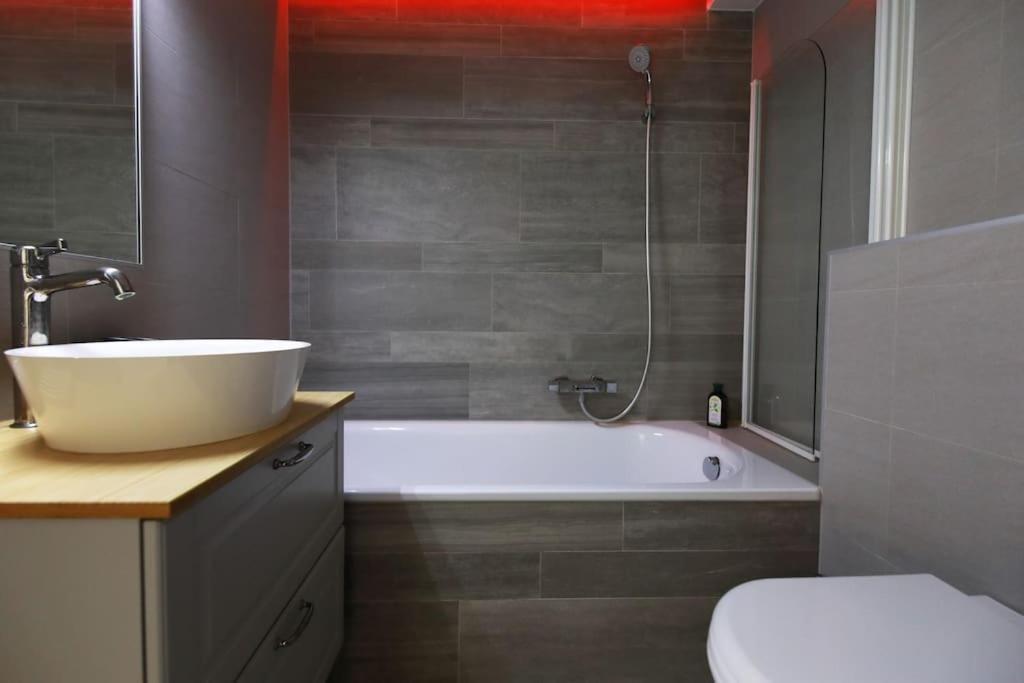 360 Panorama • Rooftop Jacuzzi • Downtown Luxury Appartamento Budapest