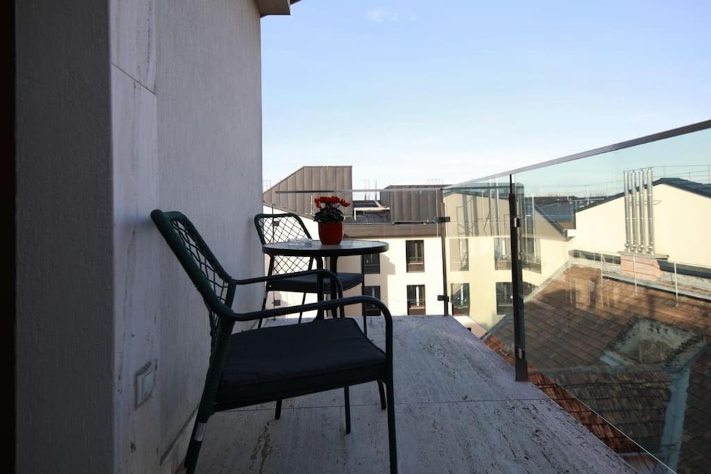 360 Panorama • Rooftop Jacuzzi • Downtown Luxury Apartment *