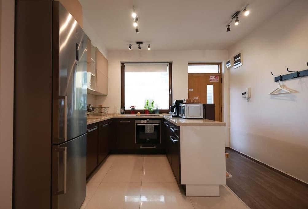 360 Panorama • Rooftop Jacuzzi • Downtown Luxury Apartment Budapest