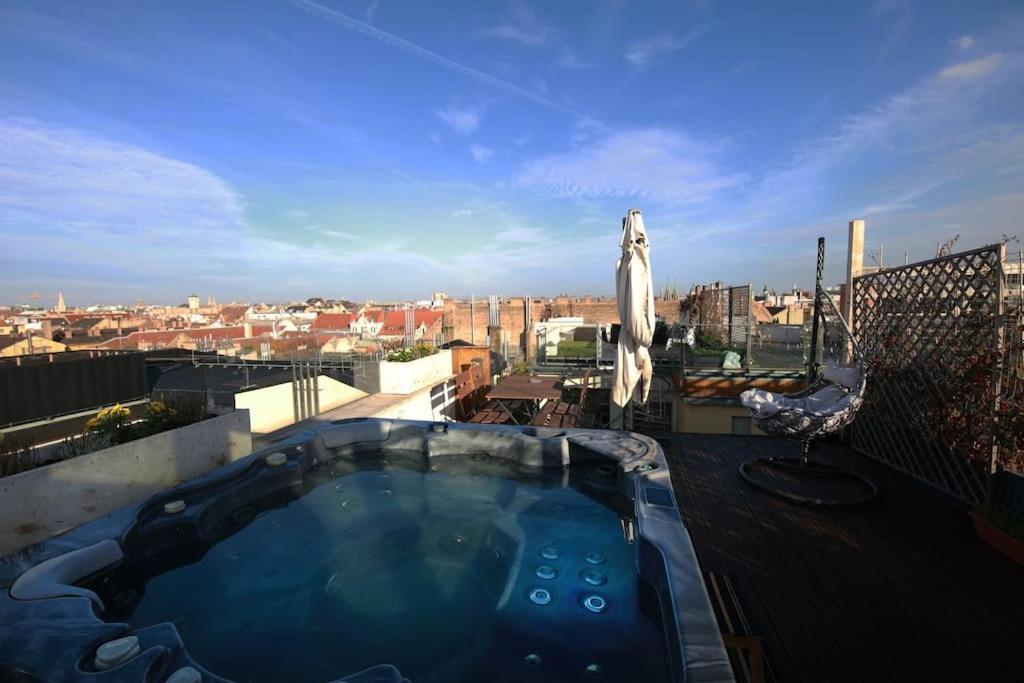 360 Panorama • Rooftop Jacuzzi • Downtown Luxury