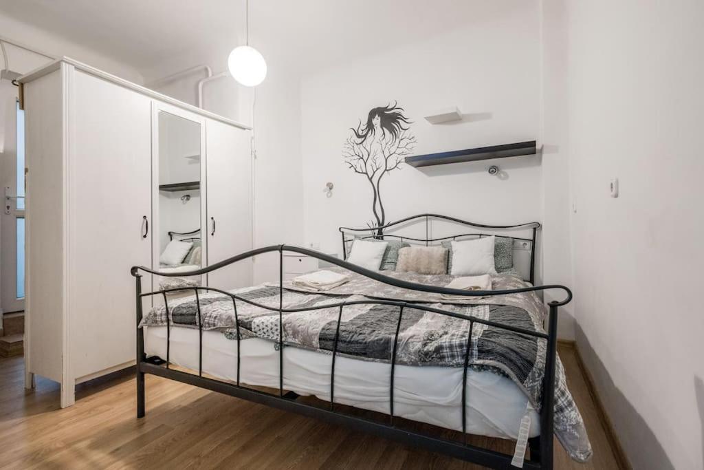Cosy At River Apartment