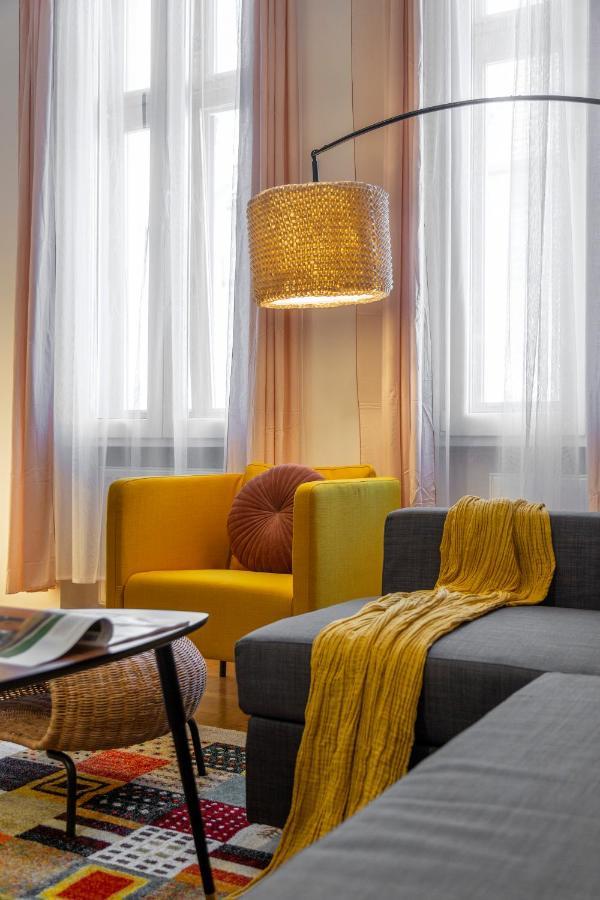 Cozy By Bella In The Heart Of Apartment Budapest