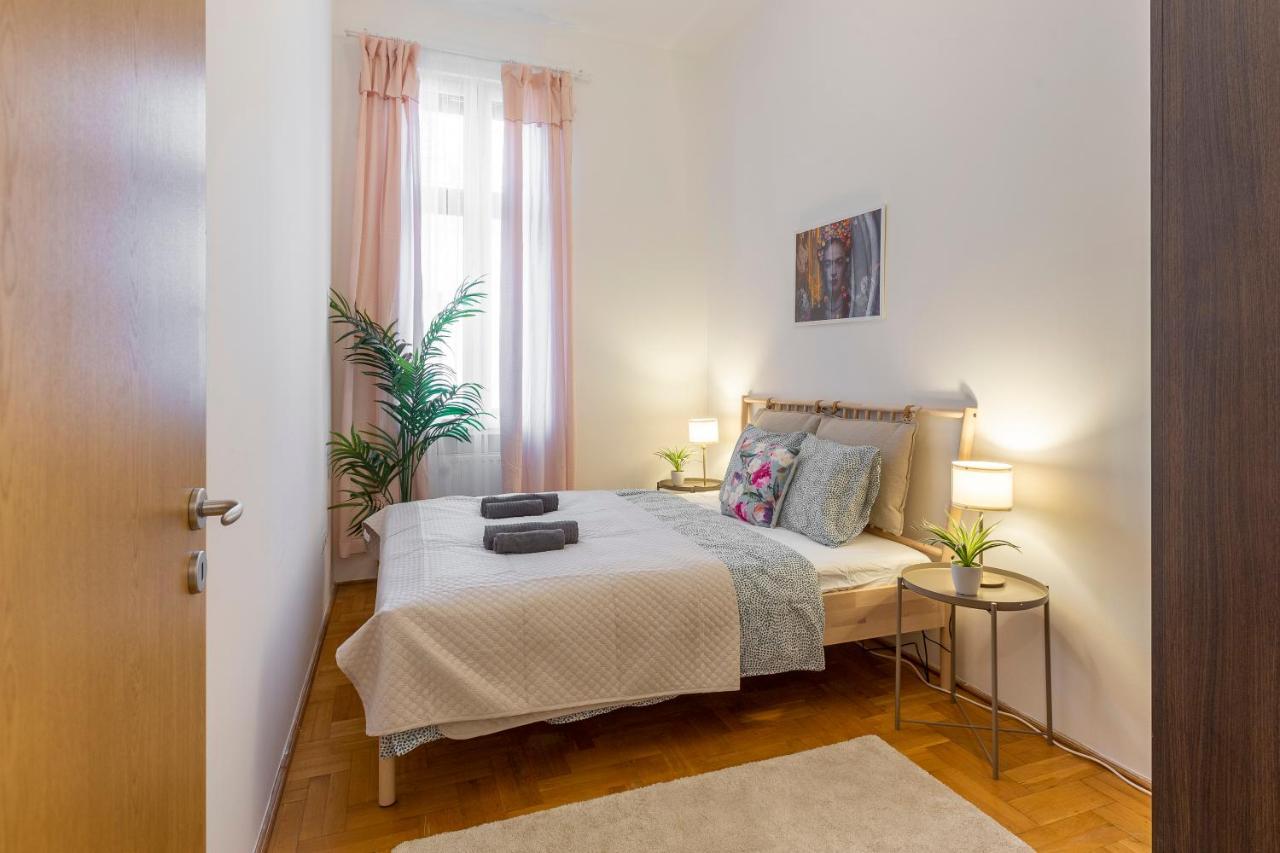 Apartment Cozy By Bella In The Heart Of