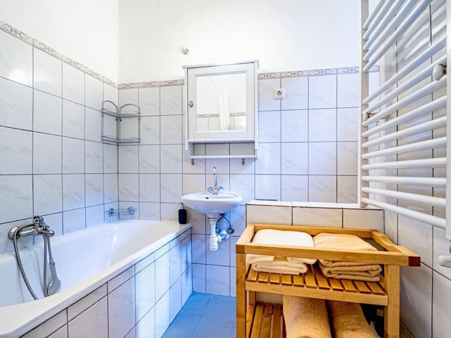 Sunshine - With Garage Apartment *