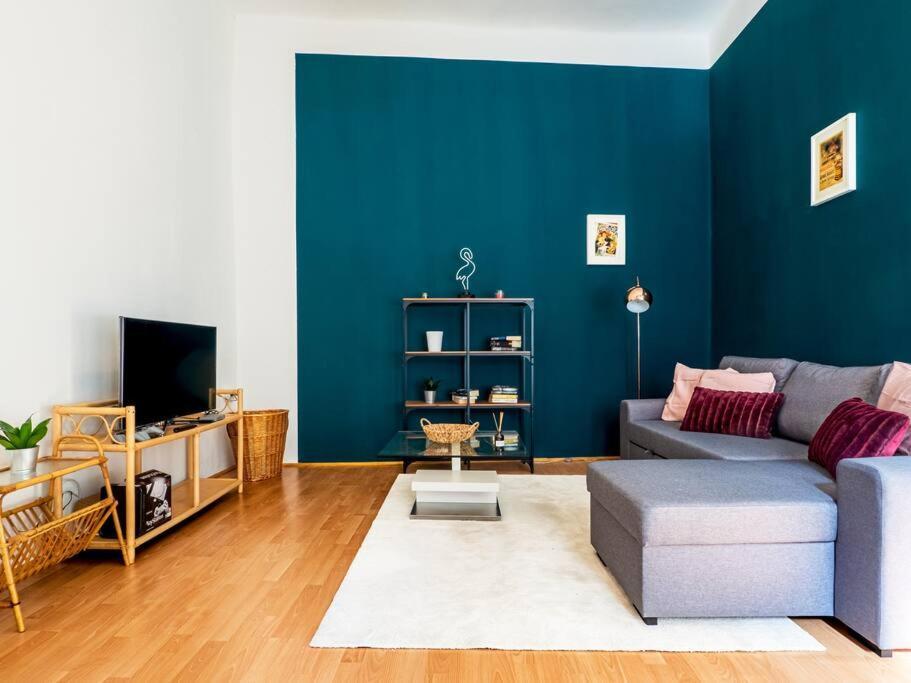 Sunshine - With Garage Apartment *