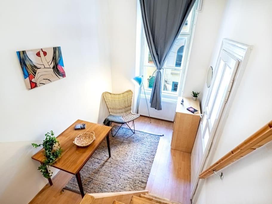 Sunshine - With Garage Apartment *