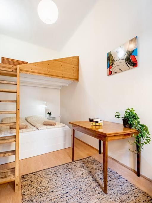 Apartment Sunshine - With Garage Budapest